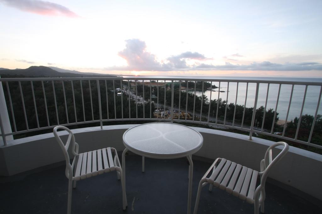 Okinawa Kariyushi Beach Resort Ocean Spa Onna Zewnętrze zdjęcie